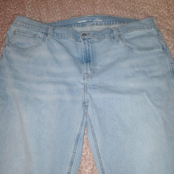 Old Navy Mid-Rise Wow Boyfriend Jeans - Light Blue - Picture 2 of 4